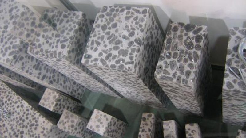 施工面积是计算涂料用量的基础。在计算时，需注意以下两点：